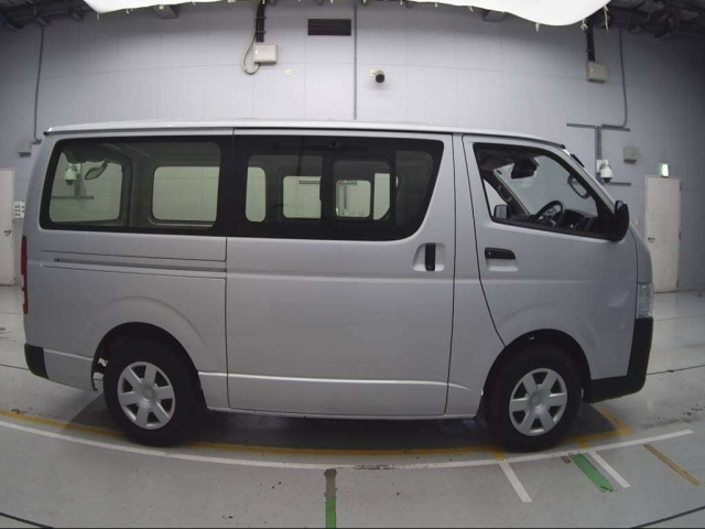 TOYOTA HIACE VAN 2023