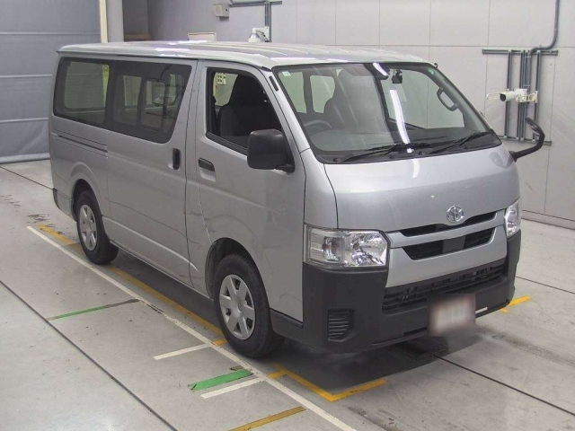 TOYOTA HIACE VAN 2023
