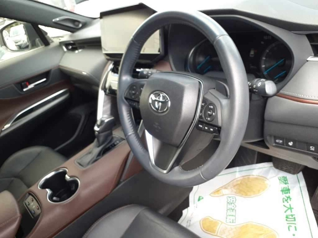 TOYOTA HARRIER 2022