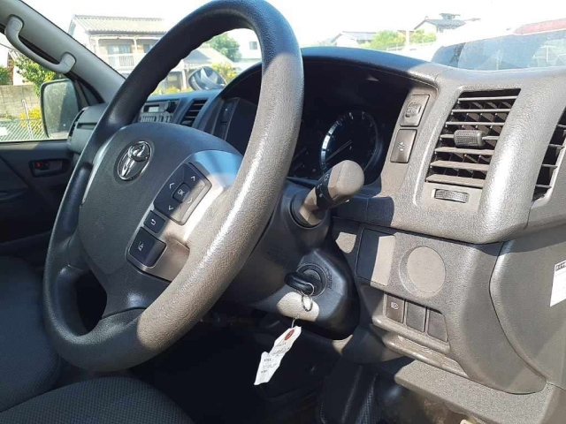 TOYOTA HIACE VAN 2022