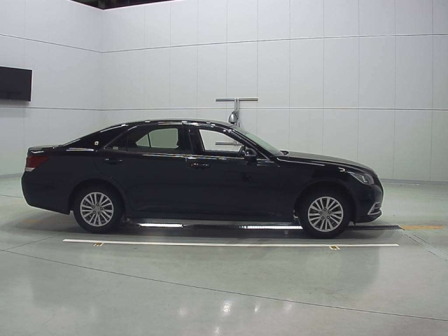 TOYOTA CROWN 2018