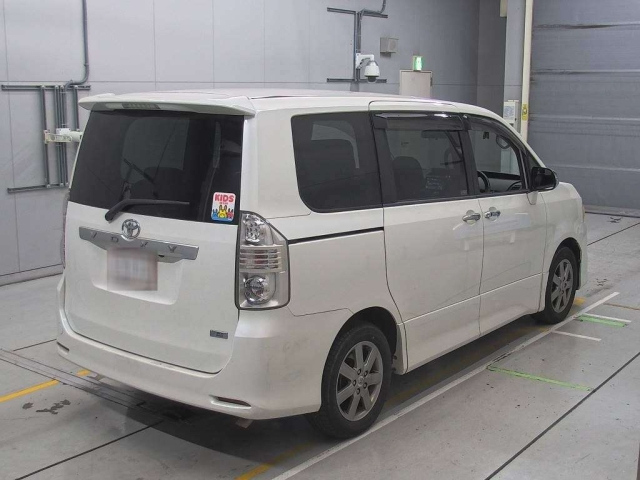 TOYOTA VOXY 2008