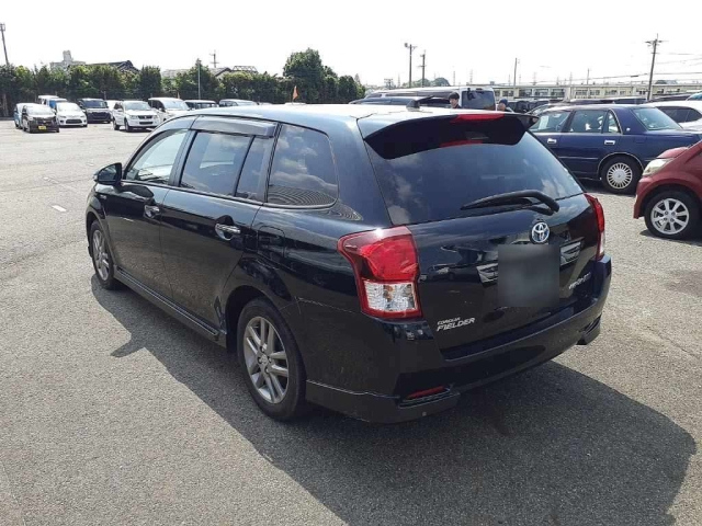 TOYOTA COROLLA FIELDER 2015