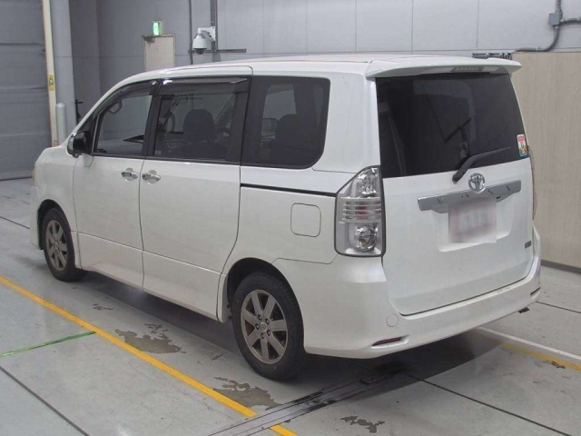 TOYOTA VOXY 2008