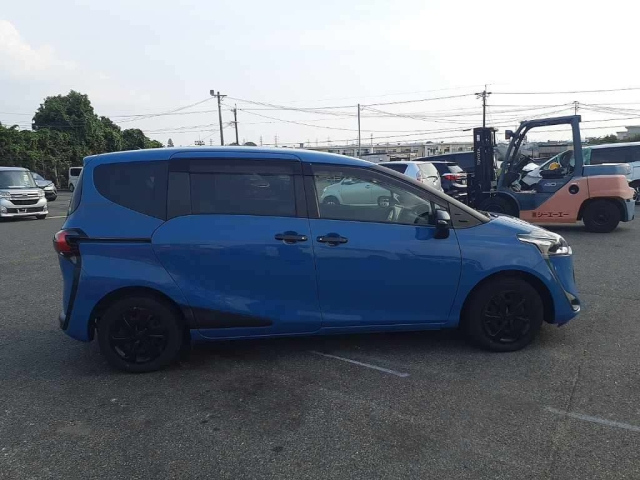 TOYOTA SIENTA 2021