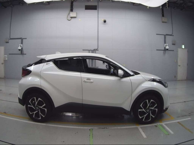 TOYOTA C-HR 2021