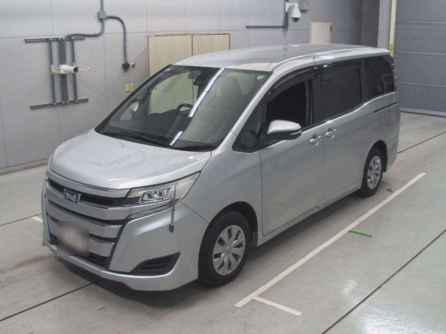 TOYOTA NOAH 2018