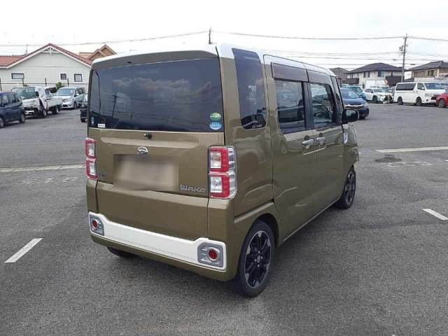 DAIHATSU WAKE 2015