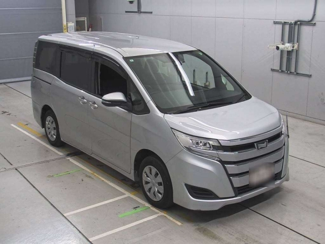 TOYOTA NOAH 2018