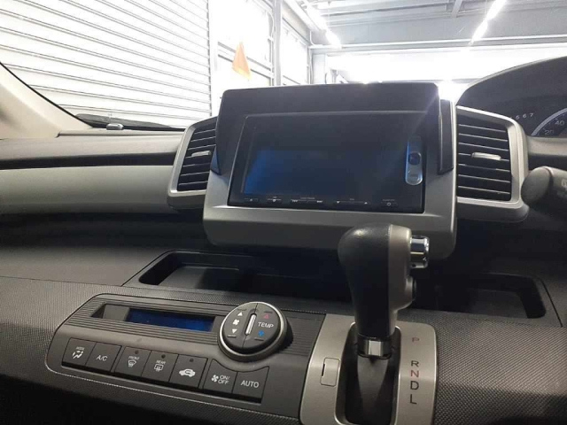 HONDA FREED 2015