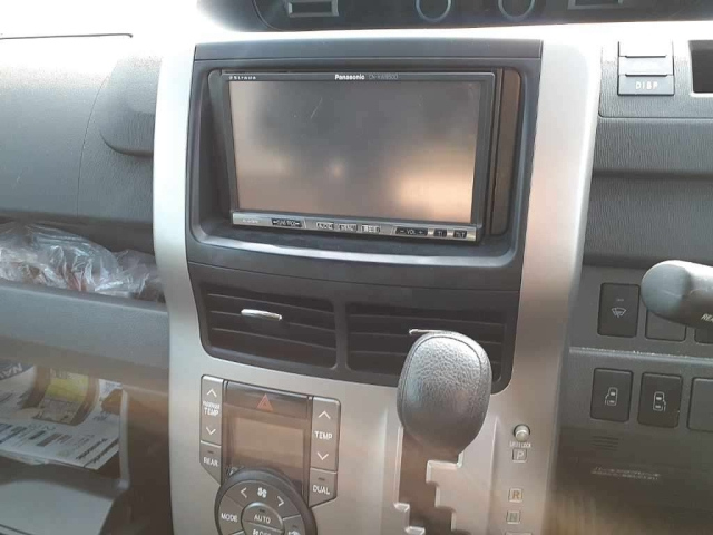 TOYOTA NOAH 2010