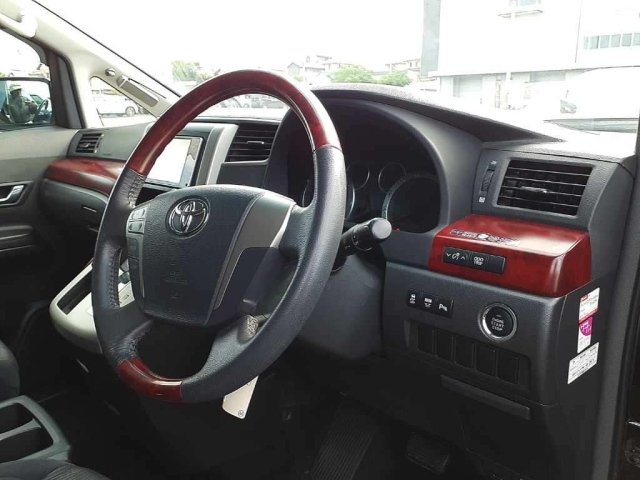 TOYOTA ALPHARD 2009
