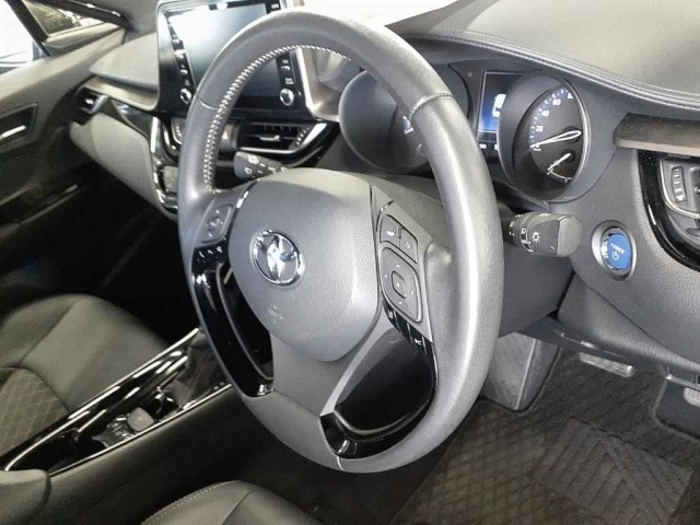TOYOTA C-HR 2023