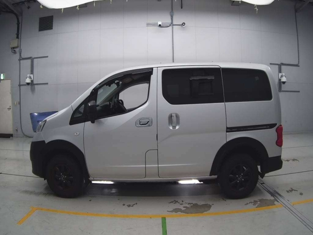 NISSAN NV200 2021