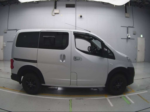 NISSAN NV200 2021