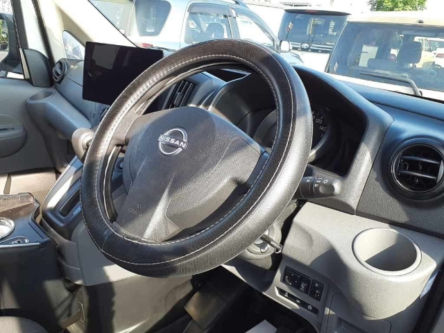 NISSAN NV200 2021