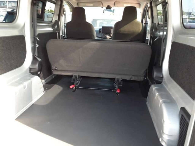 NISSAN NV200 2021