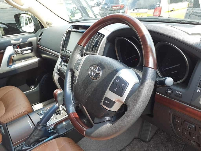 TOYOTA LAND CRUISER 2015