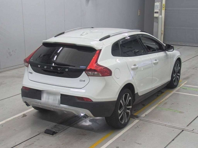 VOLVO V40 2017