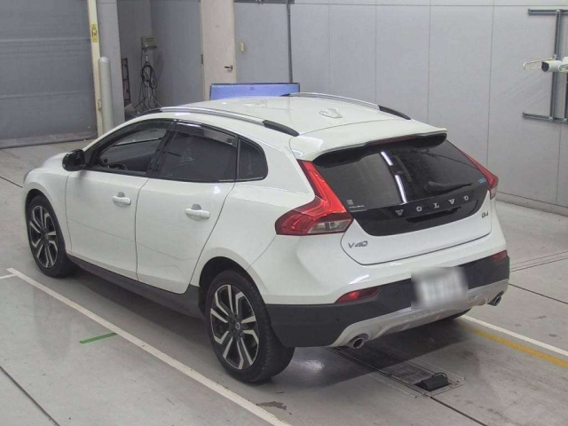 VOLVO V40 2017