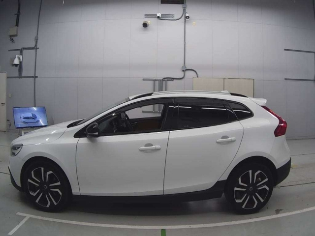 VOLVO V40 2017