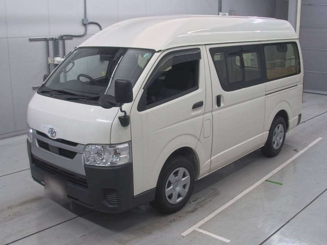 TOYOTA HIACE VAN 2022