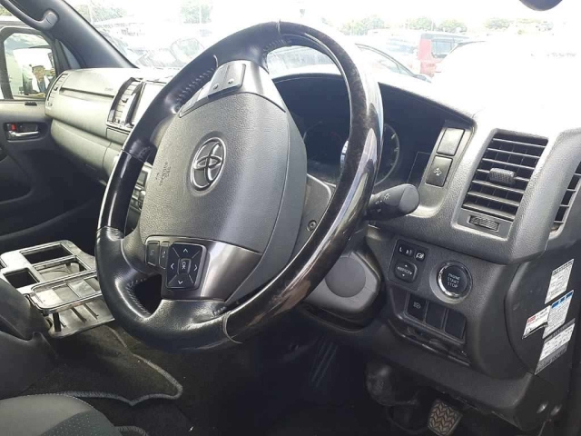 TOYOTA HIACE VAN 2022