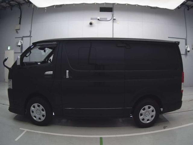 TOYOTA HIACE VAN 2022