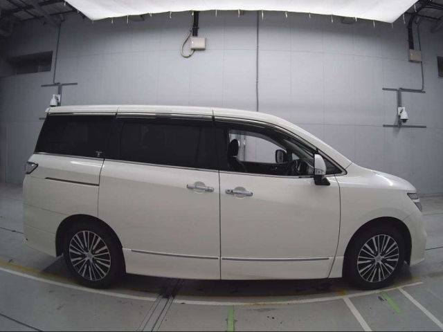 NISSAN ELGRAND 2015