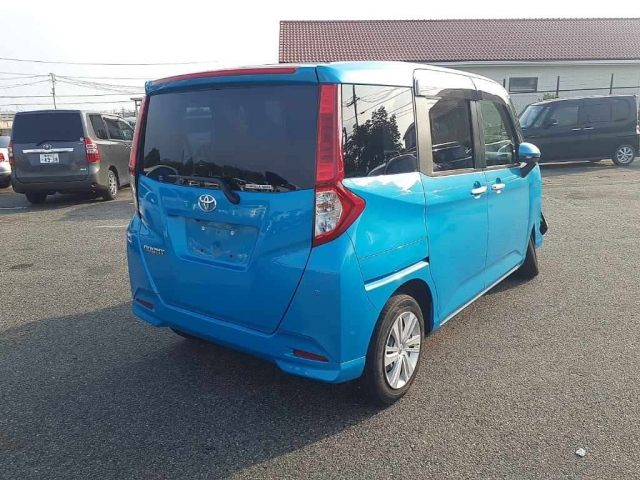 TOYOTA ROOMY 2023