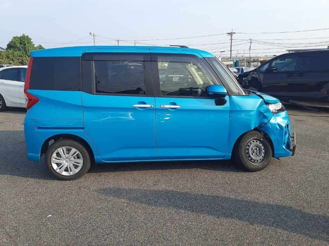 TOYOTA ROOMY 2023