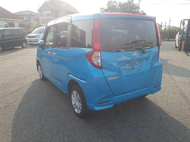 TOYOTA ROOMY 2023