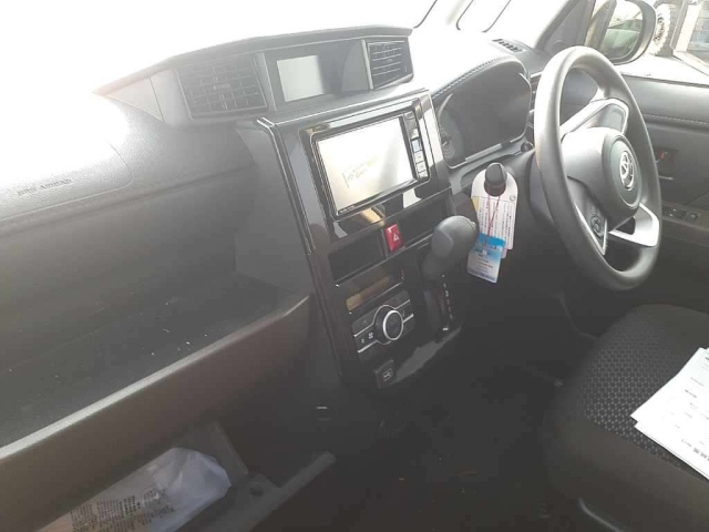 TOYOTA ROOMY 2023
