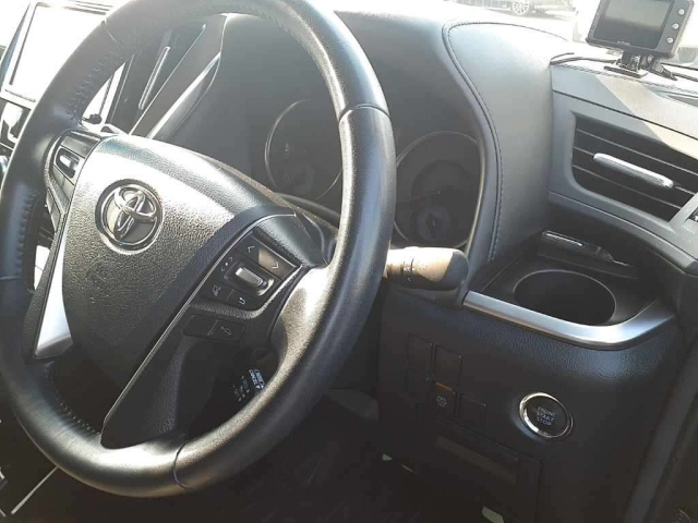 TOYOTA VELLFIRE 2017