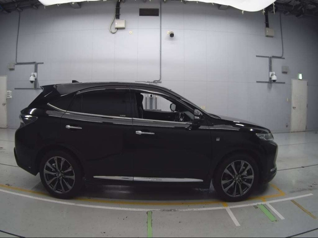 TOYOTA HARRIER 2017
