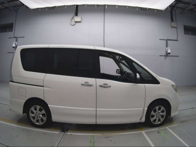 NISSAN SERENA 2011