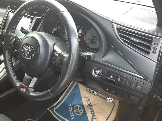 TOYOTA HARRIER 2017