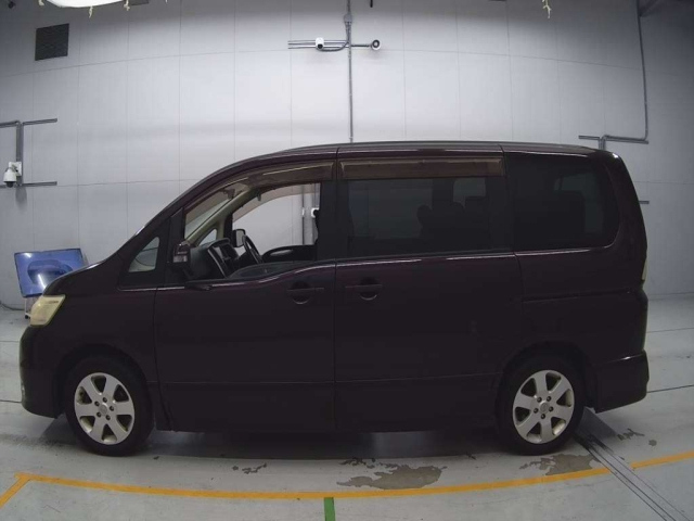 NISSAN SERENA 2010
