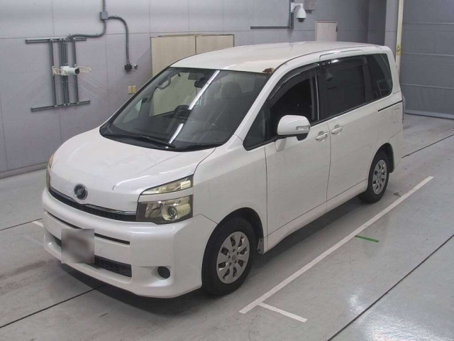 TOYOTA VOXY 2010