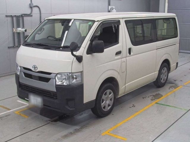 TOYOTA HIACE VAN 2021