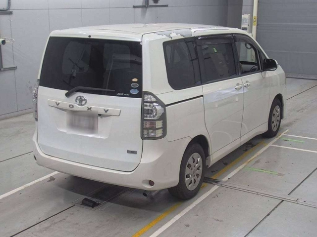 TOYOTA VOXY 2010