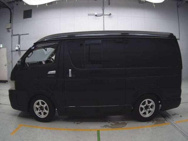 TOYOTA REGIUS ACE VAN 2010