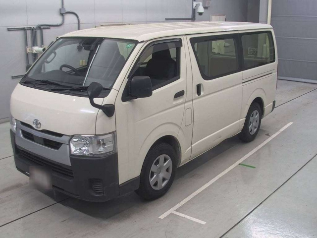 TOYOTA HIACE VAN 2020