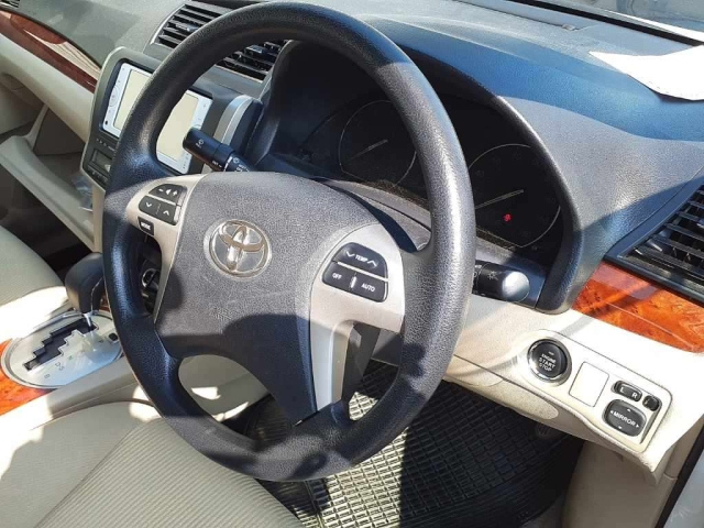 TOYOTA PREMIO 2014