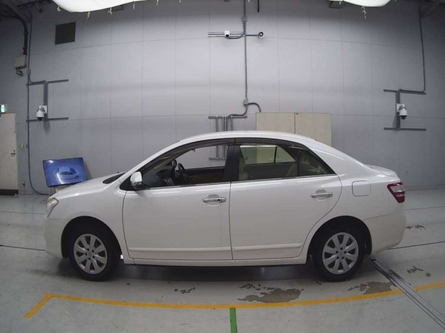 TOYOTA PREMIO 2014