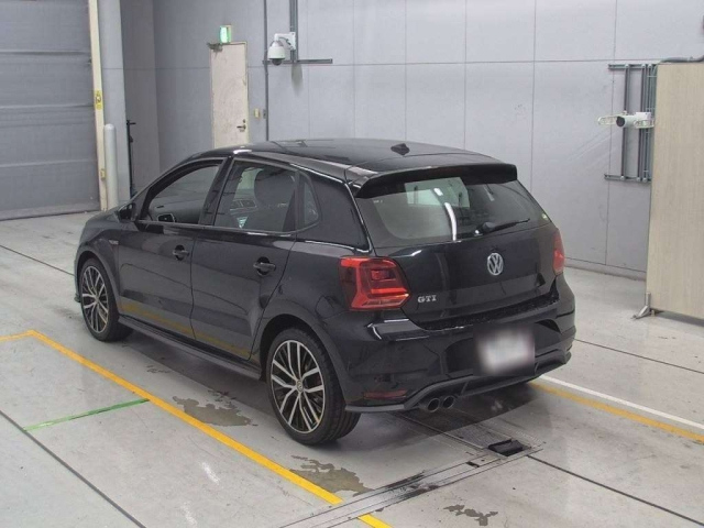 VOLKSWAGEN POLO 2016