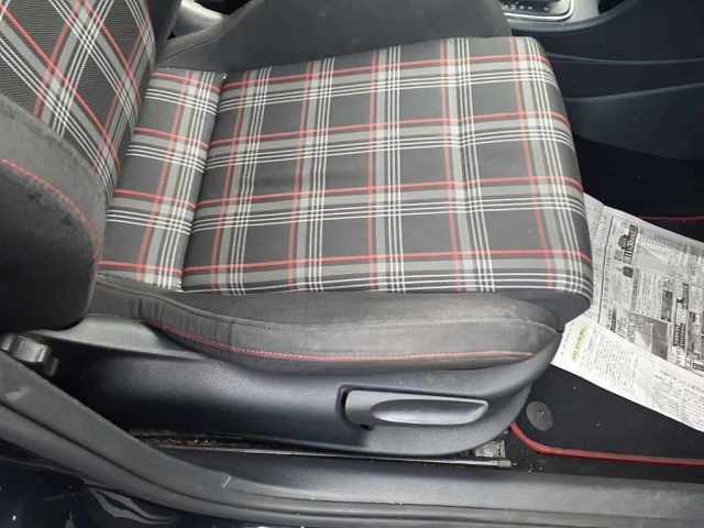 VOLKSWAGEN POLO 2016