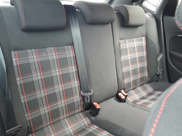 VOLKSWAGEN POLO 2016