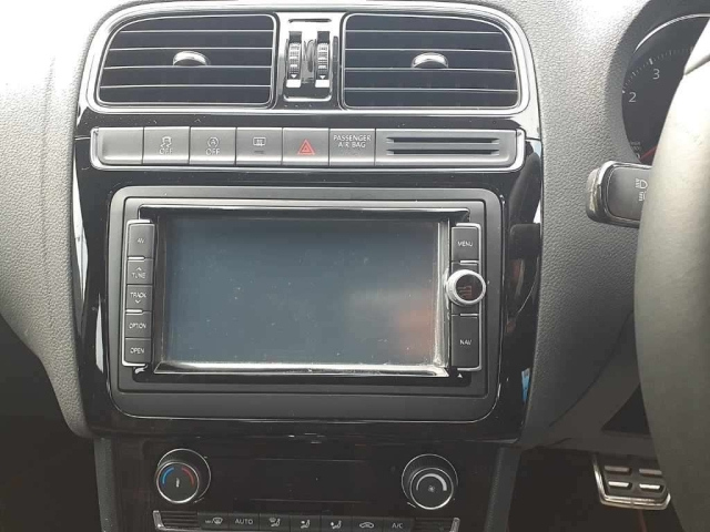 VOLKSWAGEN POLO 2016