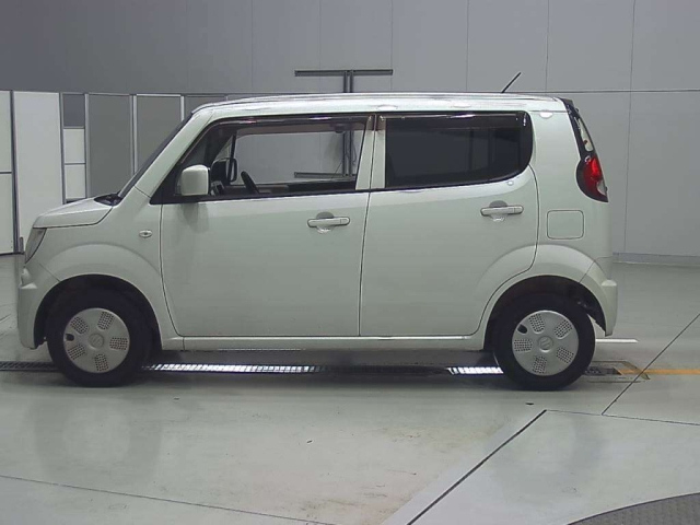 SUZUKI MRWAGON 2011